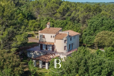 Maison &agrave; vendre &agrave; AIX-EN-PROVENCE  - 10 pi&egrave;ces - 260 m&sup2; 