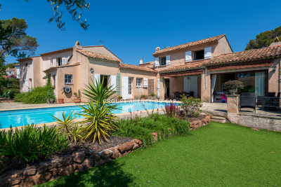 Maison &agrave; vendre &agrave; ST-RAPHAËL  - 7 pi&egrave;ces - 300 m&sup2; 