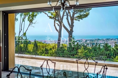 Maison &agrave; vendre &agrave; MOUGINS  - 8 pi&egrave;ces - 370 m&sup2; 