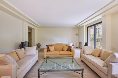 Appartement &agrave; louer &agrave; PARIS 16EME  - 4 pi&egrave;ces - 141 m&sup2; 