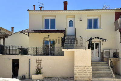 Maison &agrave; vendre &agrave; ST-JEAN-DE-CEYRARGUES  - 10 pi&egrave;ces - 140 m&sup2; 