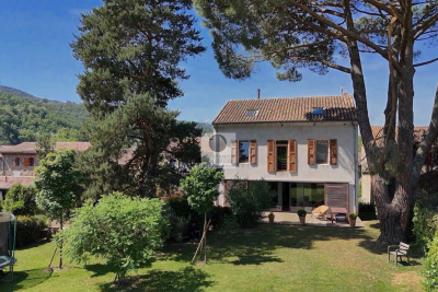 Maison &agrave; vendre &agrave; ST LAURENT DU PAPE  - 8 pi&egrave;ces - 215 m&sup2; 