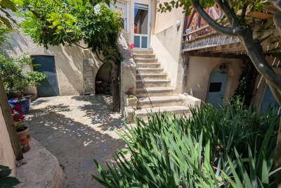 Maison &agrave; vendre &agrave; ST-HIPPOLYTE-DU-FORT  - 5 pi&egrave;ces - 148 m&sup2; 