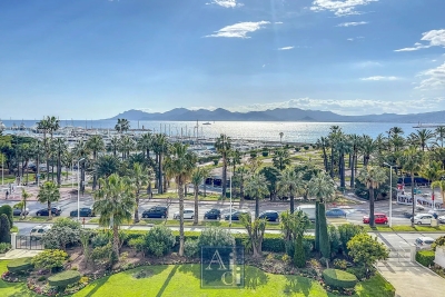 Apartment for sale in CANNES Saint-Nicolas - 4 rooms - 100 m&sup2; 