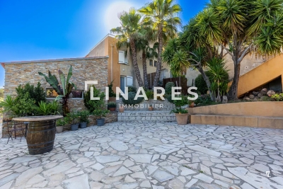 Maison &agrave; vendre &agrave; CARNOUX-EN-PROVENCE  - 8 pi&egrave;ces - 242 m&sup2; 