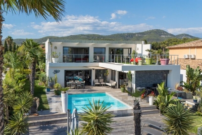 Maison &agrave; vendre &agrave; SANARY-SUR-MER  - 6 pi&egrave;ces - 250 m&sup2; 