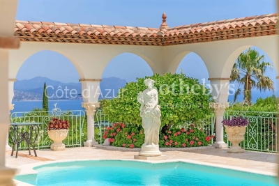 Maison &agrave; vendre &agrave; ST-AYGULF  - 8 pi&egrave;ces - 325 m&sup2; 