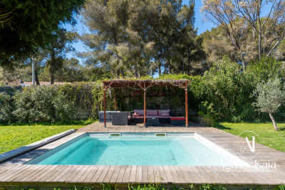 Maison &agrave; vendre &agrave; BORMES-LES-MIMOSAS  - 6 pi&egrave;ces - 153 m&sup2; 