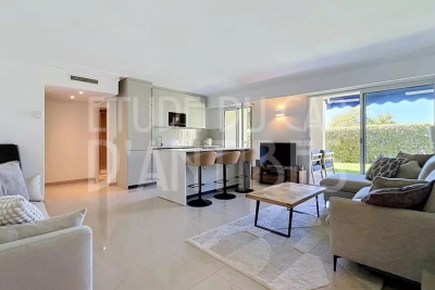 Appartement &agrave; vendre &agrave; CAP D'ANTIBES  - 3 pi&egrave;ces - 70 m&sup2; 