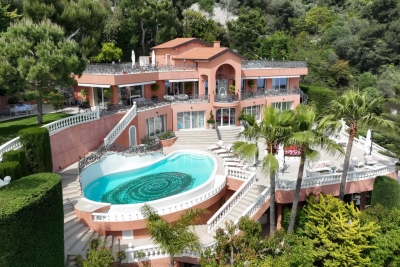 Villa à Roquebrune-Cap-Martin &agrave; louer à partir de 29 000 € / semaine, Photo 2