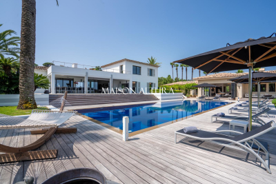 Villa à Saint-Tropez &agrave; louer à partir de 110 000 € / semaine, Photo 2