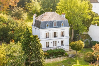 Maison &agrave; vendre &agrave; LA CELLE ST CLOUD  - 9 pi&egrave;ces - 301 m&sup2; 