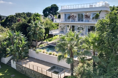 House for sale in ANTIBES Carnot - 10 rooms - 333 m&sup2; 