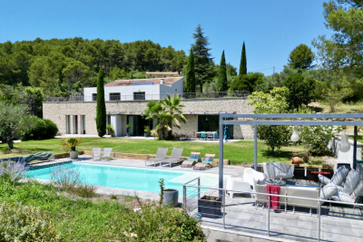 Maison &agrave; vendre &agrave; PERNES-LES-FONTAINES  - 7 pi&egrave;ces - 220 m&sup2; 