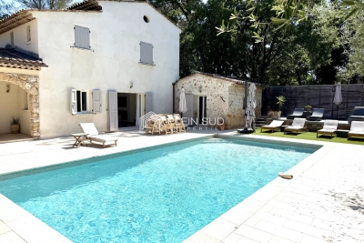 Maison &agrave; louer &agrave; VALBONNE  - 6 pi&egrave;ces - 200 m&sup2; 