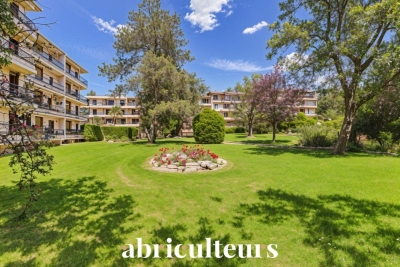 Apartment for sale in AIX-EN-PROVENCE Minimes - 3 rooms - 94 m&sup2; 