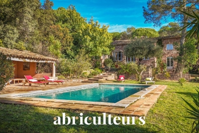 House for sale in ST-RAPHAËL  - 8 rooms - 300 m&sup2; 
