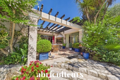Maison &agrave; vendre &agrave; LA COLLE-SUR-LOUP  - 7 pi&egrave;ces - 275 m&sup2; 