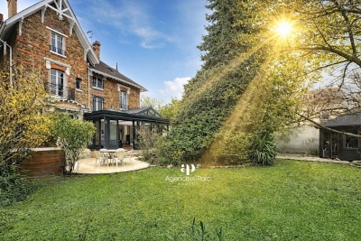 Maison &agrave; vendre &agrave; ST MAUR DES FOSSES  - 8 pi&egrave;ces - 272 m&sup2; 