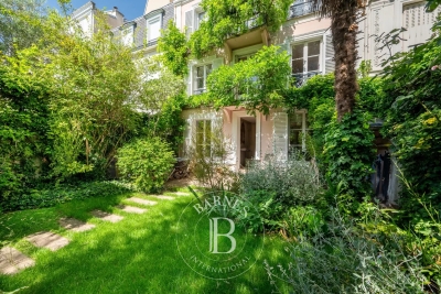 Maison &agrave; vendre &agrave; PARIS 17EME  - 10 pi&egrave;ces - 235 m&sup2; 