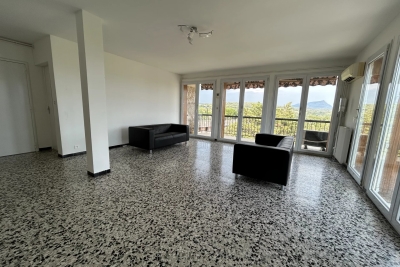 Appartement &agrave; louer &agrave; AIX-EN-PROVENCE  - 5 pi&egrave;ces - 98 m&sup2; 