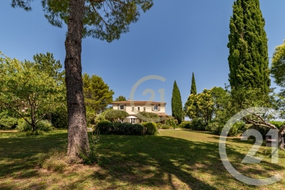 Maison &agrave; vendre &agrave; UZÈS  - 6 pi&egrave;ces - 177 m&sup2; 