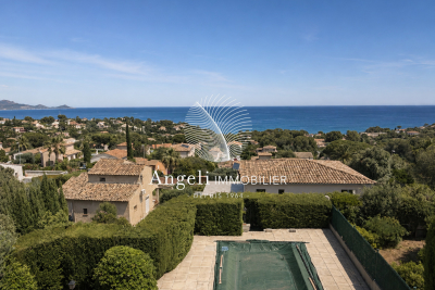 Maison &agrave; vendre &agrave; ROQUEBRUNE-SUR-ARGENS  - 6 pi&egrave;ces - 118 m&sup2; 