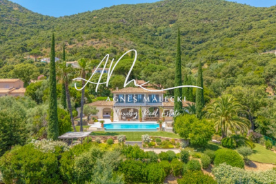 Maison &agrave; vendre &agrave; CAVALAIRE-SUR-MER  - 10 pi&egrave;ces - 241 m&sup2; 