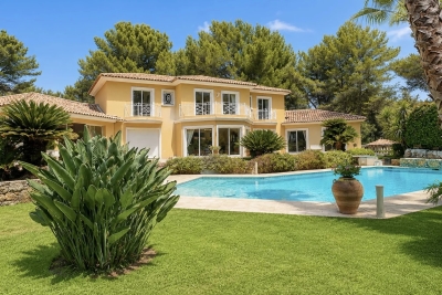 House for sale in MOUGINS Tourrettes-sur-Loup - 8 rooms - 500 m&sup2; 