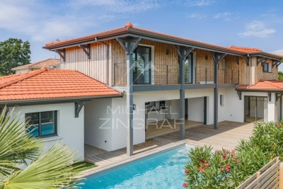 House for sale in LA TESTE-DE-BUCH  - 6 rooms - 185 m&sup2; 