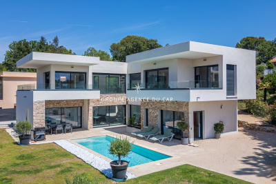 Maison &agrave; vendre &agrave; ST-RAPHAËL  - 8 pi&egrave;ces - 235 m&sup2; 