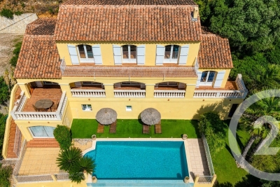 Maison &agrave; vendre &agrave; OLLIOULES  - 10 pi&egrave;ces - 225 m&sup2; 