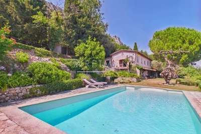 Maison &agrave; vendre &agrave; VENCE  - 8 pi&egrave;ces - 200 m&sup2; 