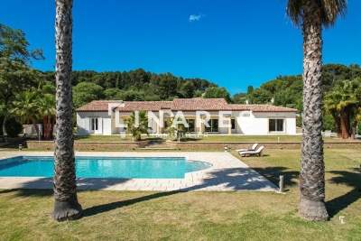 Maison &agrave; vendre &agrave; Aubagne  - 5 pi&egrave;ces 250 m&sup2; 