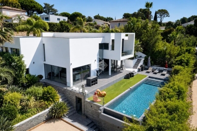 Maison &agrave; vendre &agrave; LA ROQUETTE-SUR-SIAGNE  - 6 pi&egrave;ces - 200 m&sup2; 