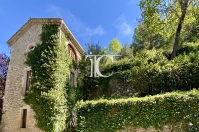 Maison &agrave; vendre &agrave; BARJAC  - 9 pi&egrave;ces - 204 m&sup2; 