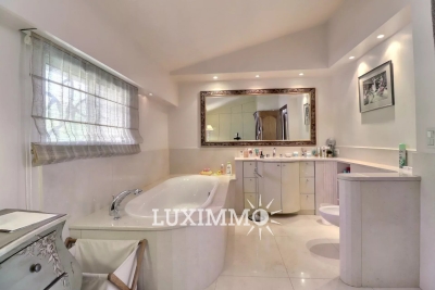 Villa à Mougins &agrave; louer à partir de 6 500 € / semaine, Photo 12