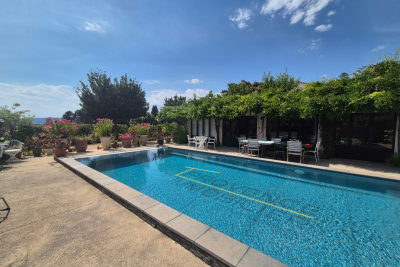 Maison &agrave; vendre &agrave; CHÂTEAUNEUF-DU-RHÔNE  - 7 pi&egrave;ces - 203 m&sup2; 