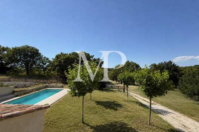 Villa à Goult &agrave; louer à partir de 2 700 € / semaine, Photo 3