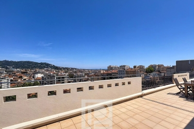 Apartment for sale in CANNES Saint-Jacques Sud - 4 rooms - 125 m&sup2; 