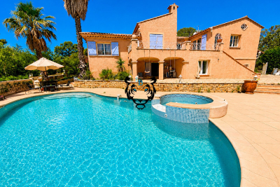 Maison &agrave; vendre &agrave; ST-RAPHAËL  - 8 pi&egrave;ces - 237 m&sup2; 