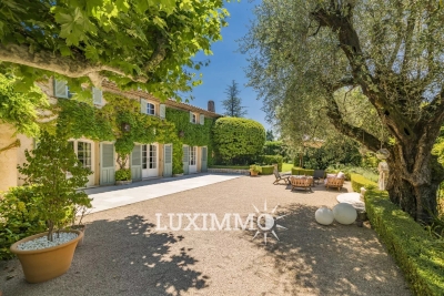 Maison &agrave; louer &agrave; MOUGINS  - 8 pi&egrave;ces - 300 m&sup2; 