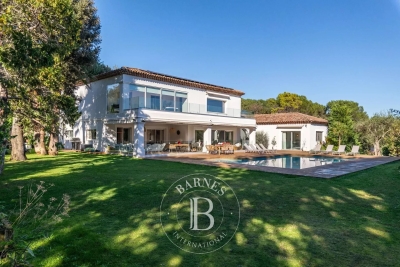 Maison &agrave; vendre &agrave; Valbonne  - 12 pi&egrave;ces 434 m&sup2; 