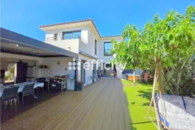 Maison &agrave; vendre &agrave; Sanary-sur-Mer  - 4 pi&egrave;ces 130 m&sup2; 