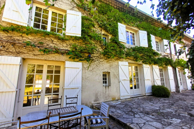 Maison &agrave; vendre &agrave; CHÂTEAUNEUF-DU-RHÔNE  - 7 pi&egrave;ces - 210 m&sup2; 
