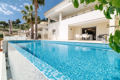 Maison &agrave; vendre &agrave; EZE  - 5 pi&egrave;ces - 231 m&sup2; 
