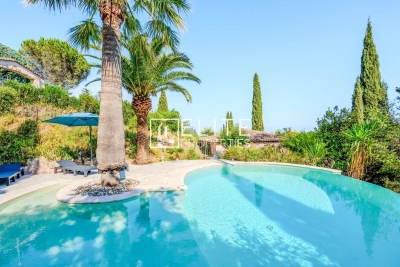 Maison &agrave; vendre &agrave; MANDELIEU-LA-NAPOULE  - 5 pi&egrave;ces - 256 m&sup2; 