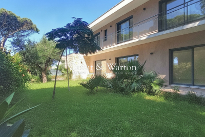Maison &agrave; vendre &agrave; ST-RAPHAËL  - 6 pi&egrave;ces - 175 m&sup2; 