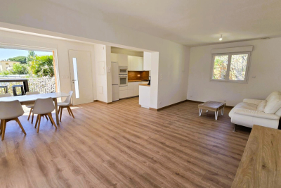 Appartement &agrave; vendre &agrave; SANARY-SUR-MER  - 5 pi&egrave;ces - 93 m&sup2; 