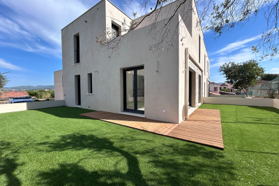 Maison &agrave; vendre &agrave; SIX-FOURS-LES-PLAGES  - 4 pi&egrave;ces - 83 m&sup2; 